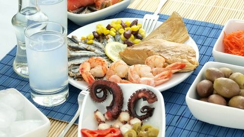 sarakostιαna-ouzo-trapezi